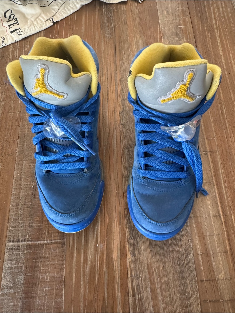Jordan Retro 5 Laney grade school youth size 5.5